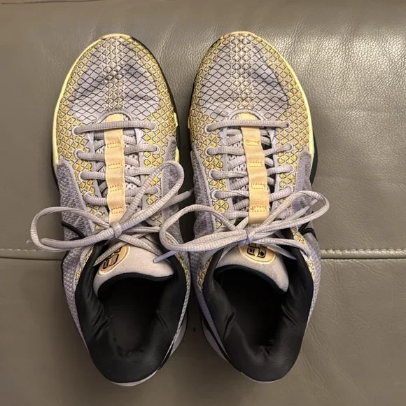 Nike Sabrina 1 Spark Womens Basketball Shoe Size 8.5 - Picture 3 of 7